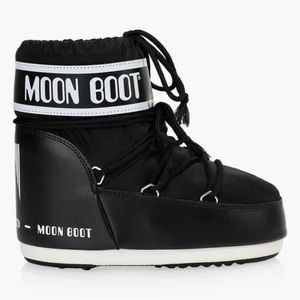 selling my moon boot icon low boots I am a size 6.5/7 (uk 4.5/5)
